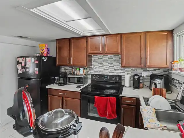Listing Photo 11
