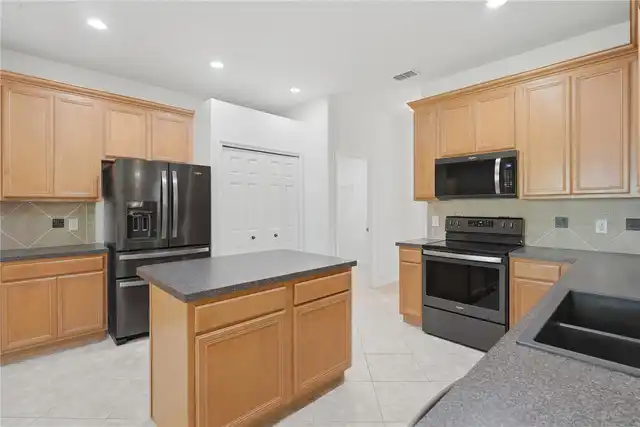 Listing Photo 12