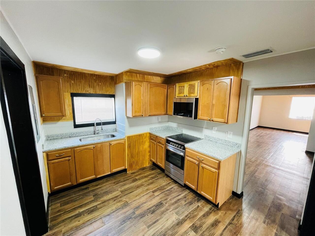 Listing Photo 10