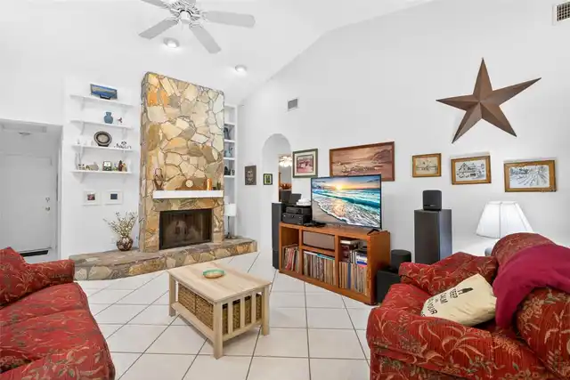 Listing Photo 6
