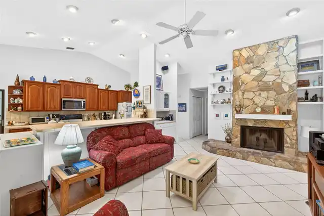 Listing Photo 9