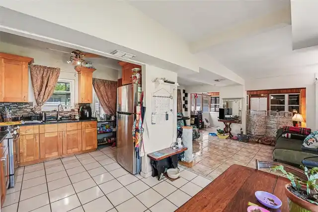 Listing Photo 11