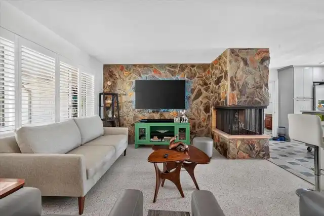 Listing Photo 12