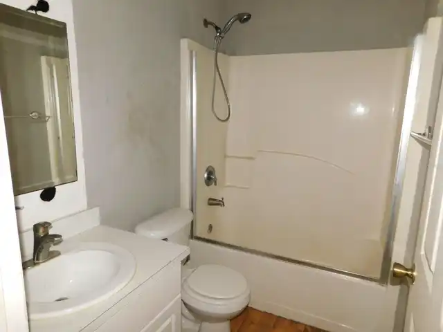 Listing Photo 10
