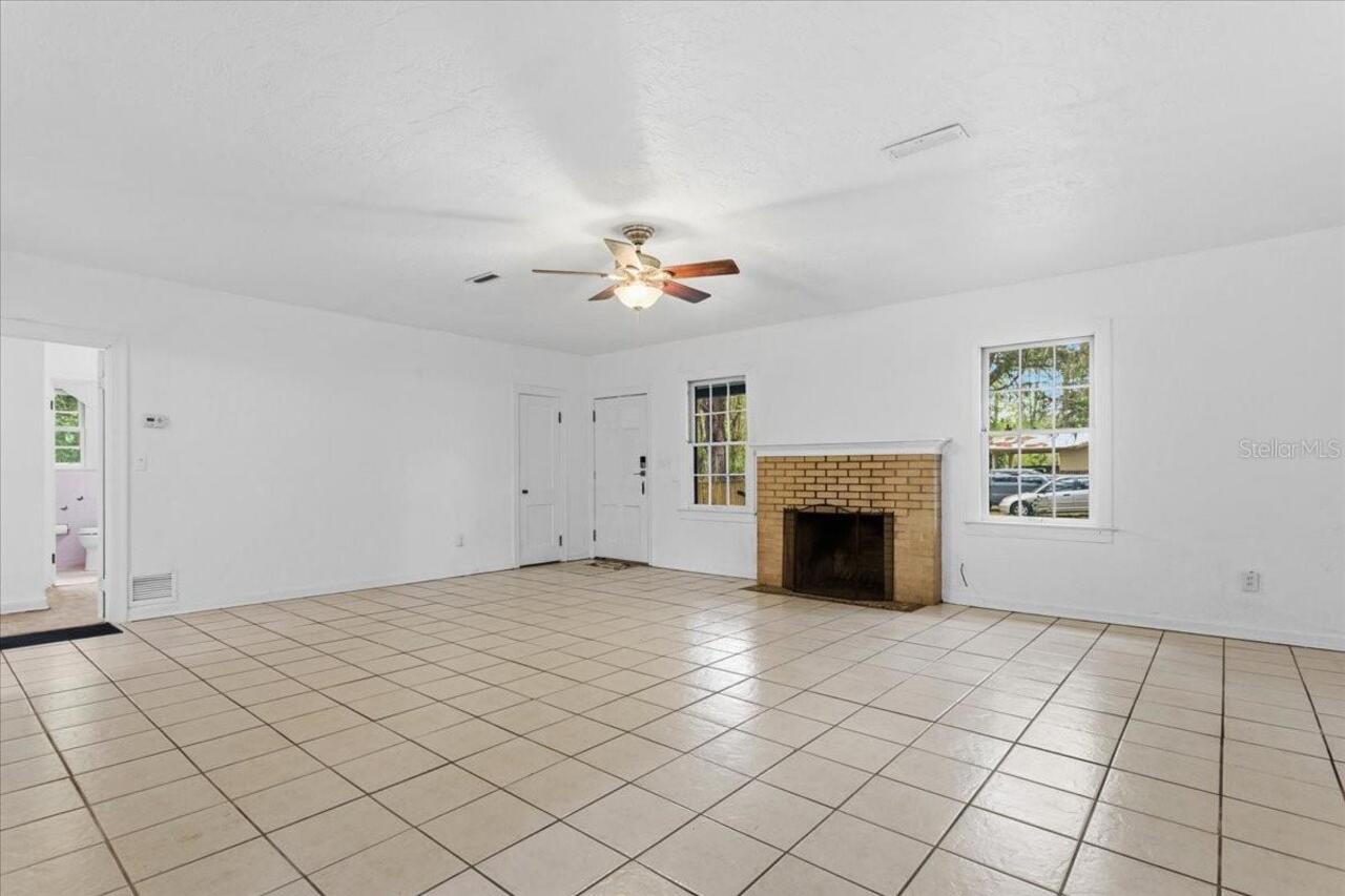 Listing Photo 11