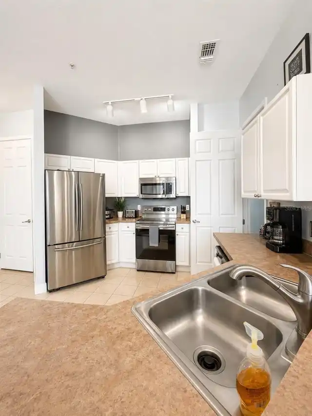Listing Photo 12