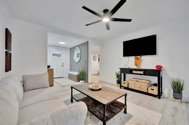 Listing Photo 11