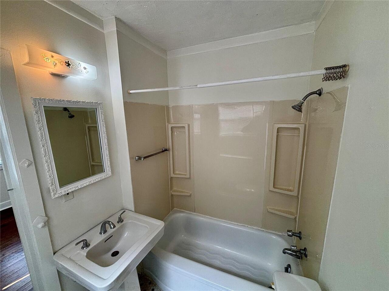 Listing Photo 14