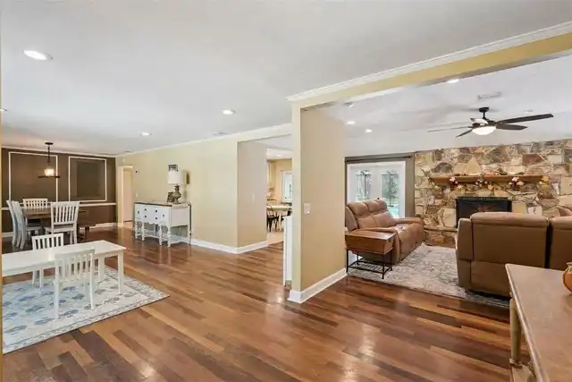 Listing Photo 8