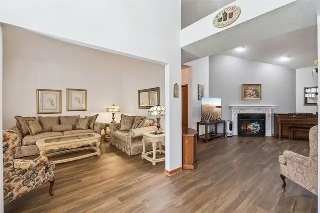 Listing Photo 11