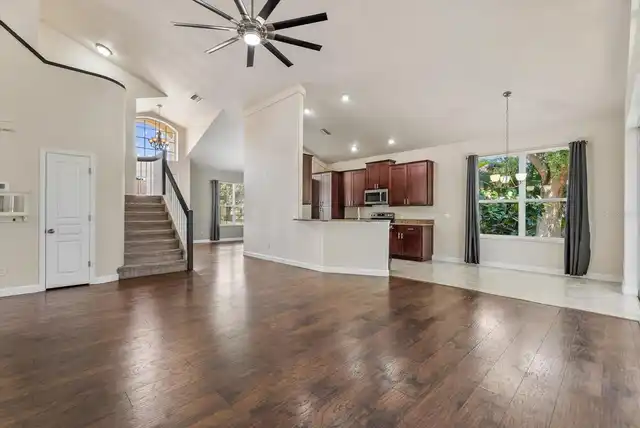 Listing Photo 14
