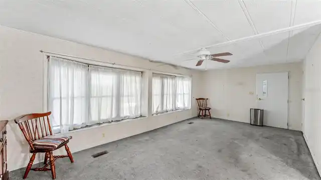 Listing Photo 16