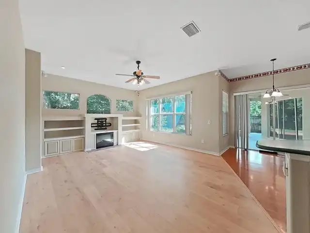 Listing Photo 12