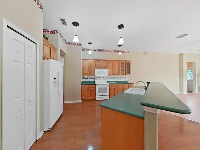 Listing Photo 16