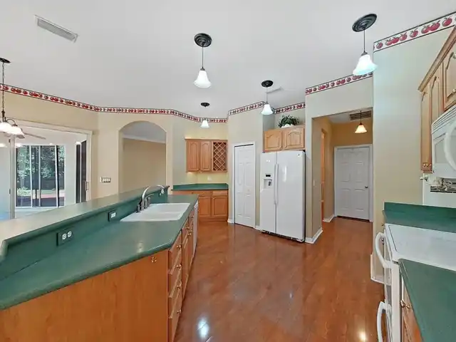Listing Photo 18