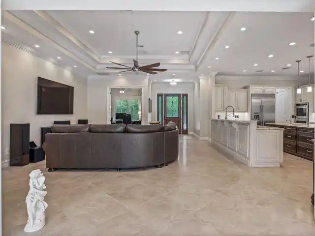 Listing Photo 9