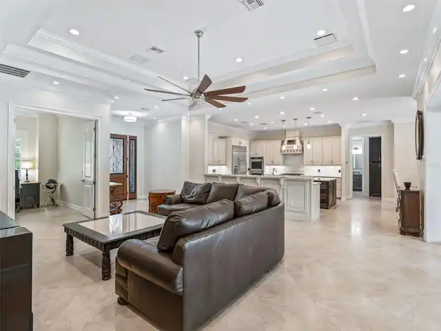 Listing Photo 11