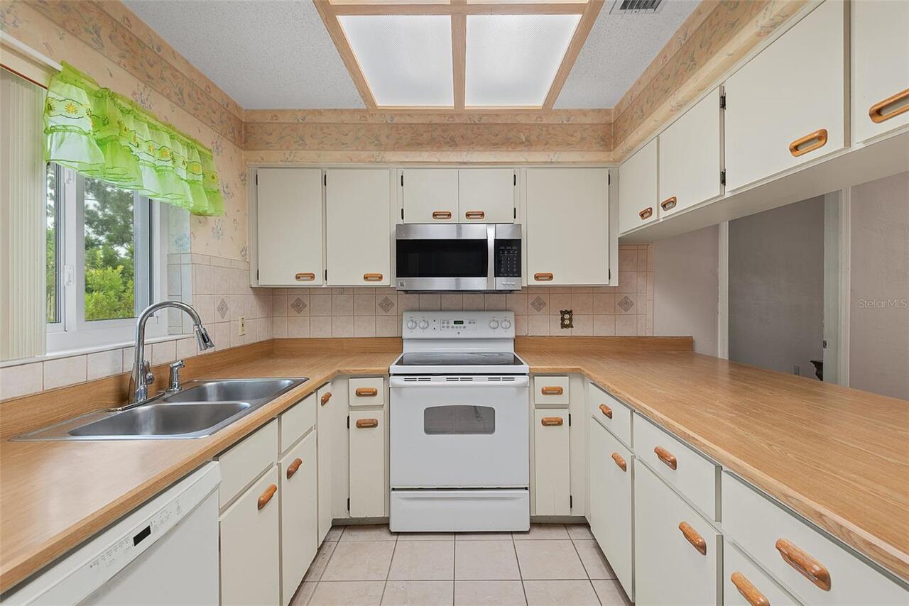 Listing Photo 11