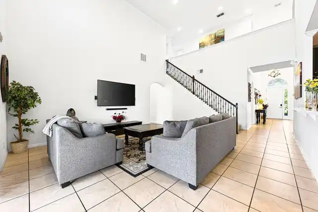 Listing Photo 12