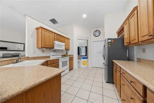 Listing Photo 12