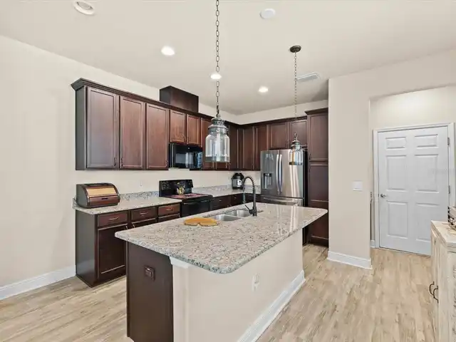 Listing Photo 7