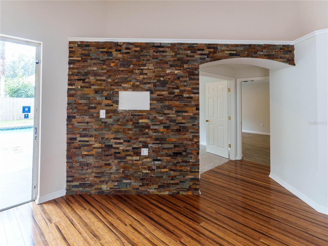 Listing Photo 12