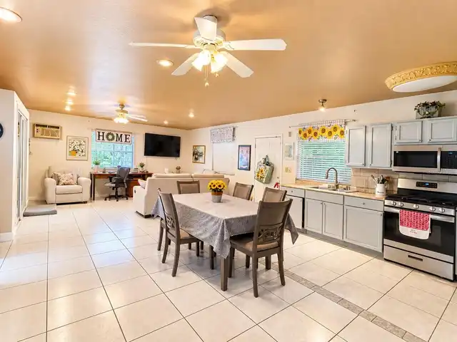 Listing Photo 8