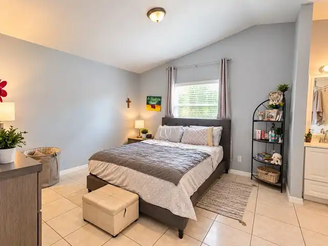 Listing Photo 11