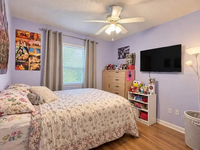 Listing Photo 12
