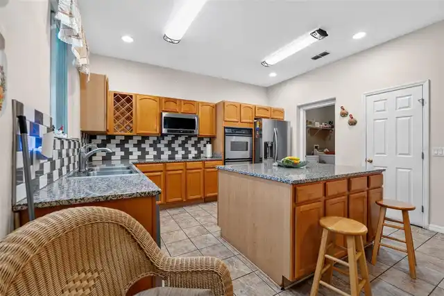 Listing Photo 17