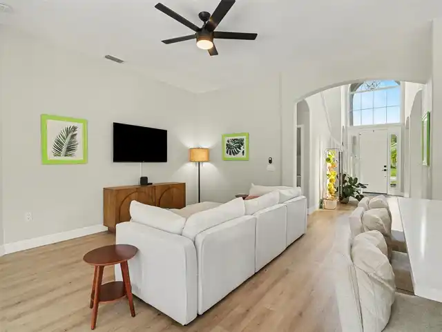 Listing Photo 12