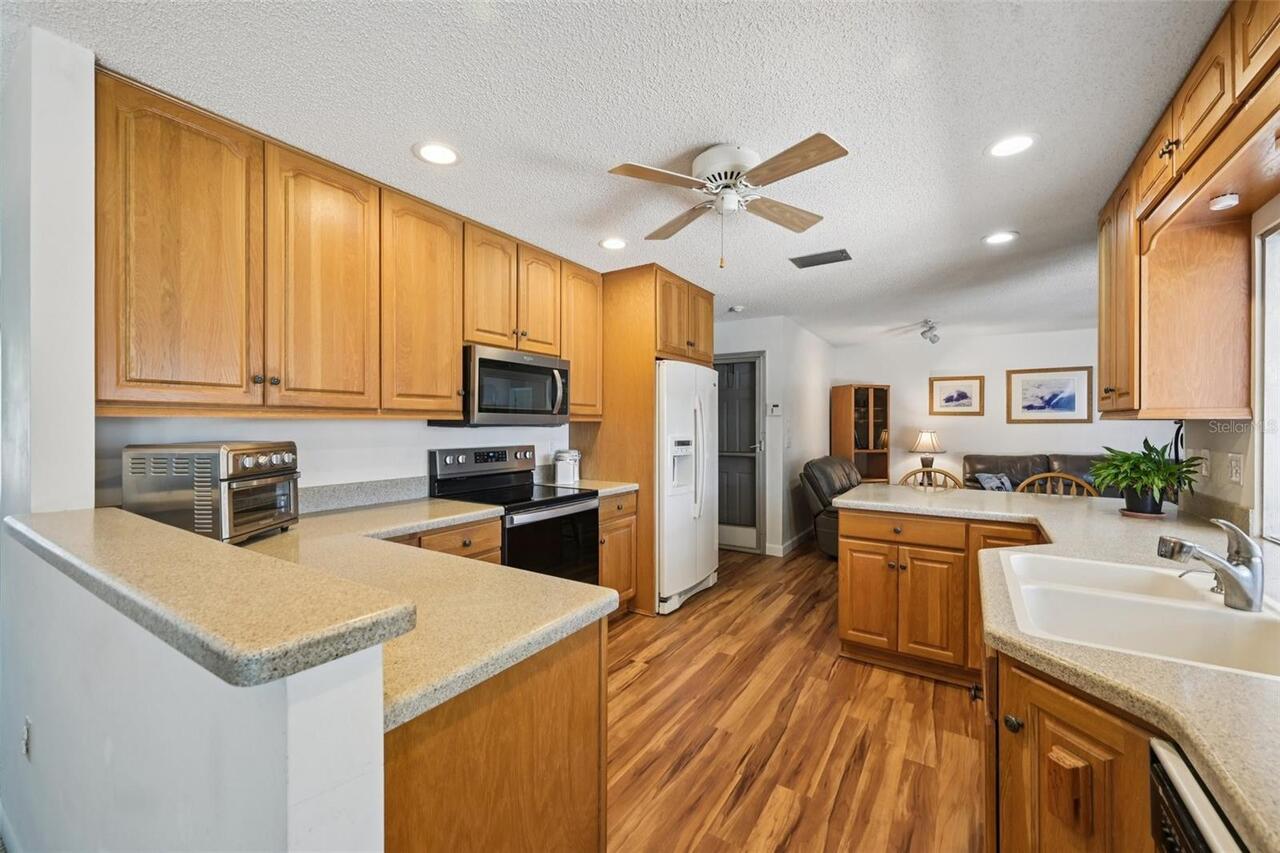 Listing Photo 12