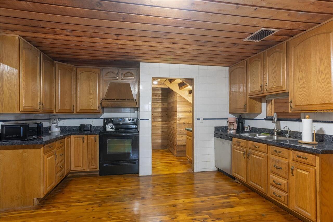 Listing Photo 11