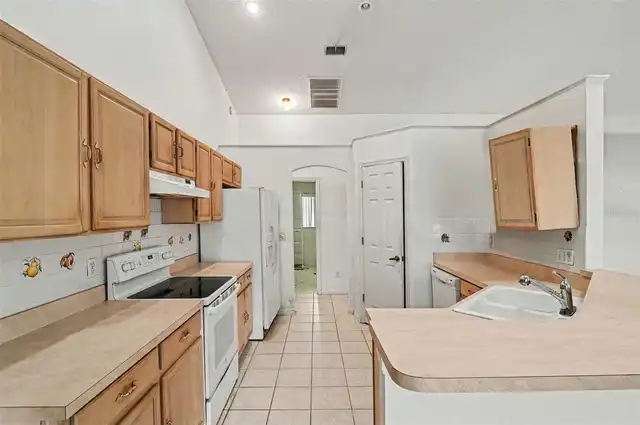 Listing Photo 8