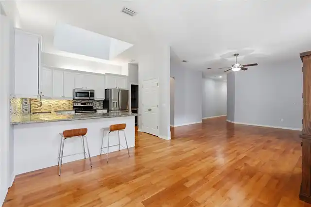 Listing Photo 12