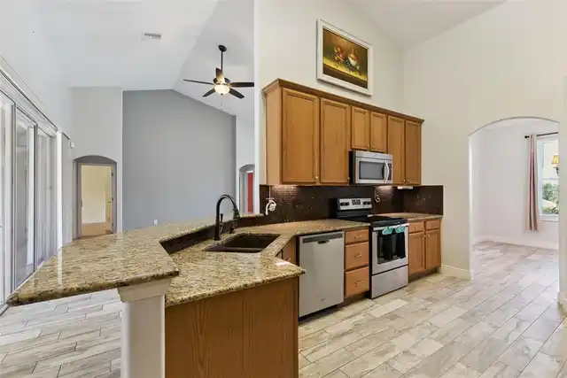 Listing Photo 10
