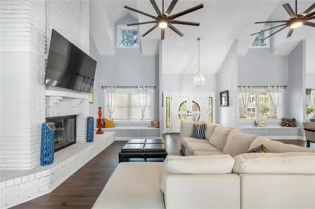 Listing Photo 11