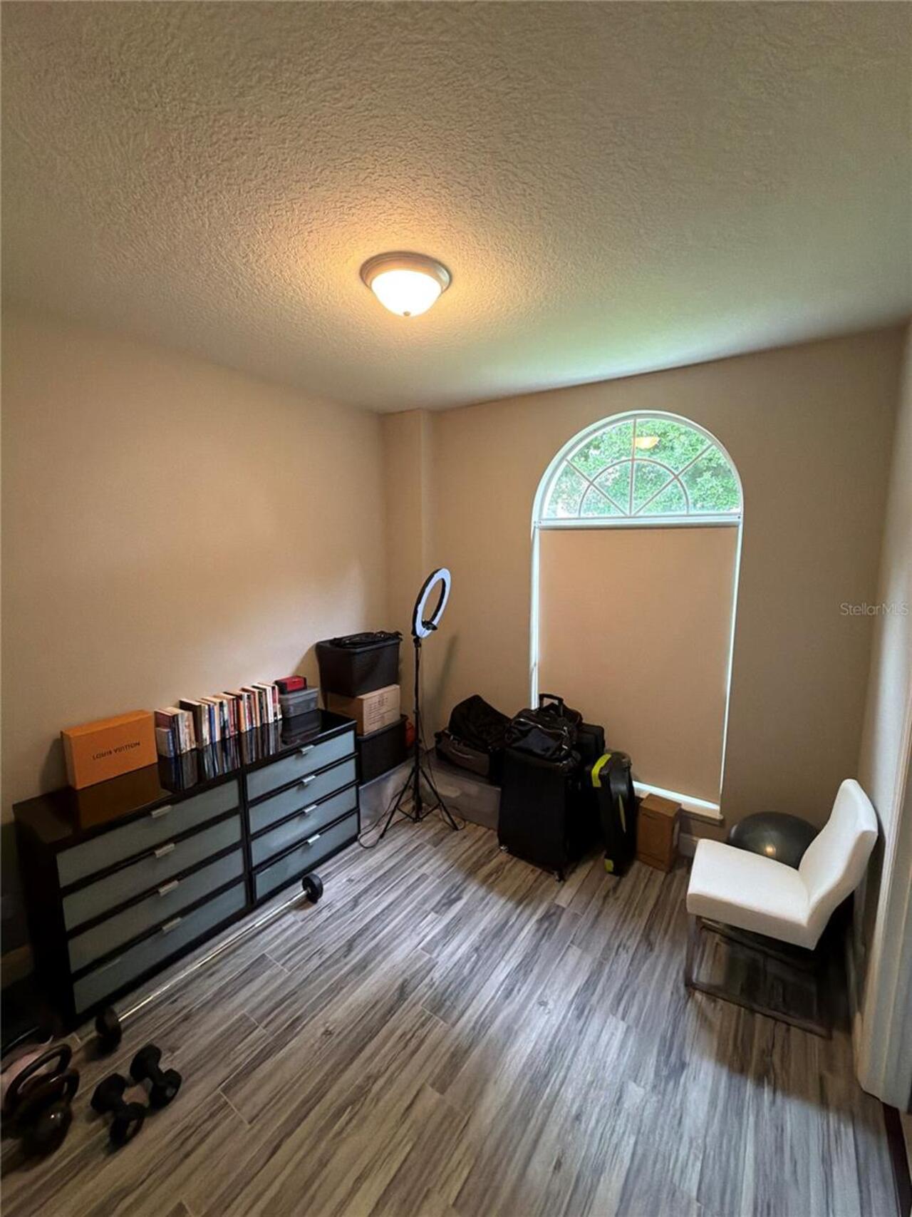 Listing Photo 12