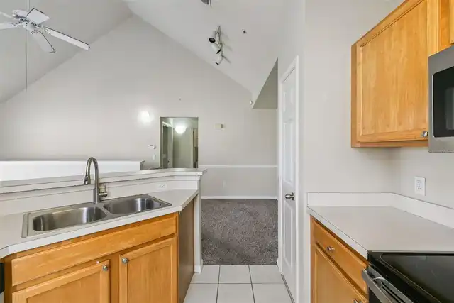 Listing Photo 12