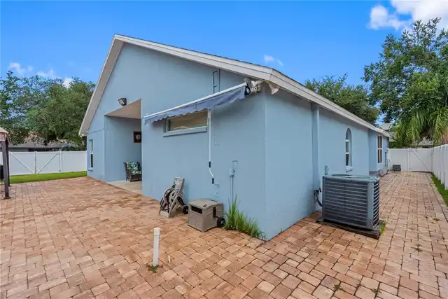 Listing Photo 12