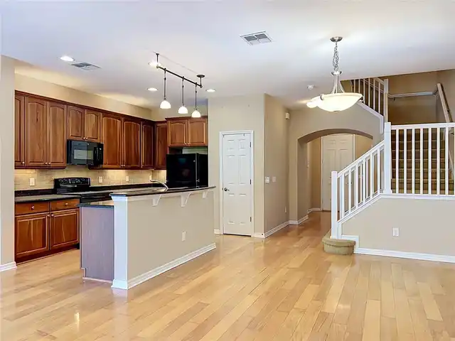 Listing Photo 17
