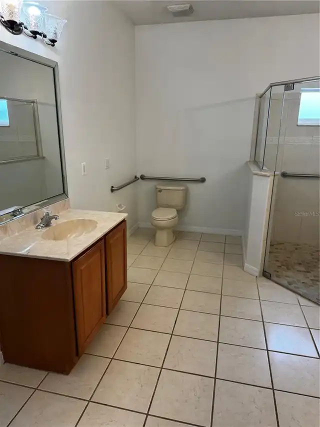 Listing Photo 12