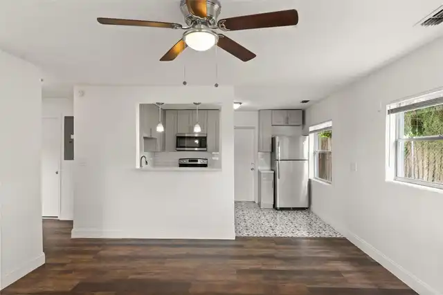 Listing Photo 8