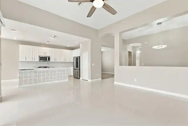 Listing Photo 10