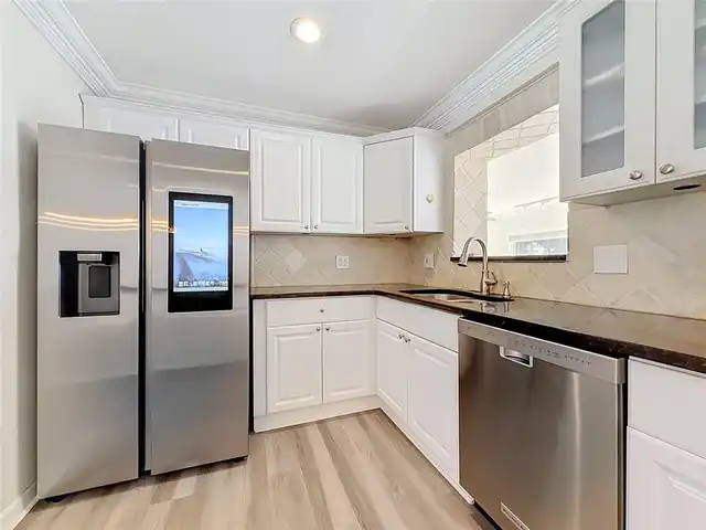 Listing Photo 14