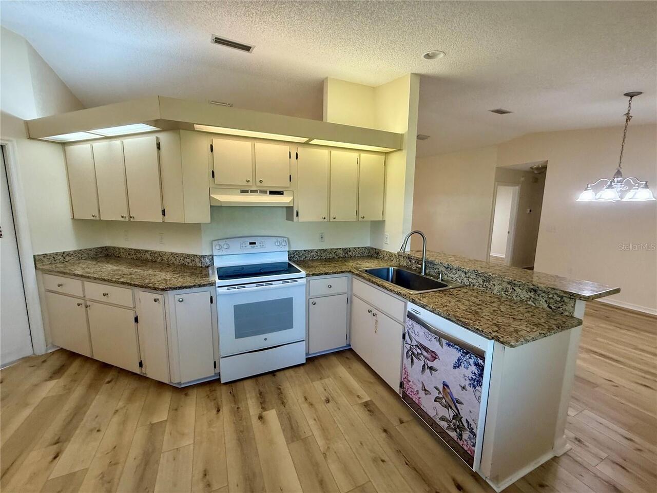 Listing Photo 10