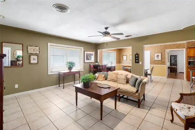 Listing Photo 9