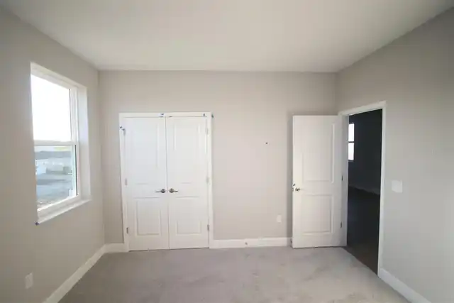 Listing Photo 12