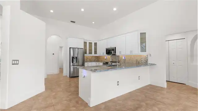 Listing Photo 11