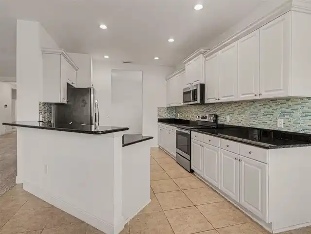 Listing Photo 9